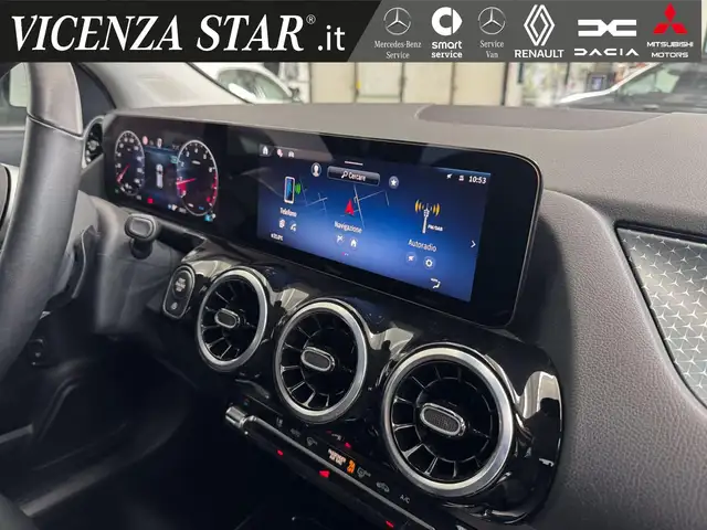 Mercedes-Benz Gla view 10