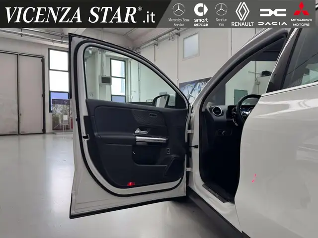 Mercedes-Benz Gla view 12