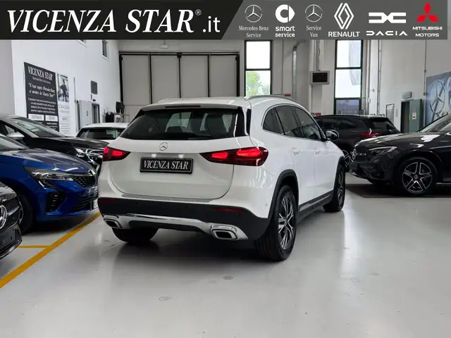 Mercedes-Benz Gla view 2
