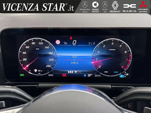 Mercedes-Benz Gla view 8