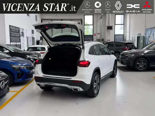 Mercedes-Benz Gla view 13