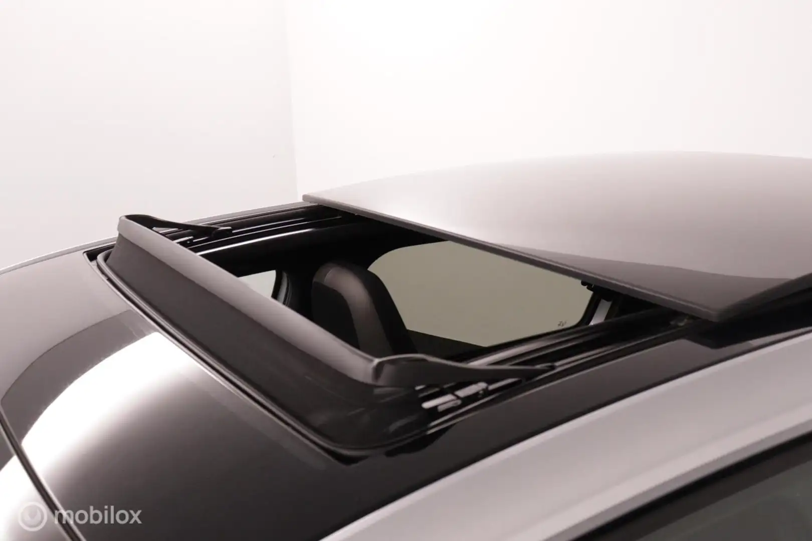 Volkswagen up! 1.0 High up! 5-Deurs | Pano-dak | Airco | Cruise | Grijs - 2