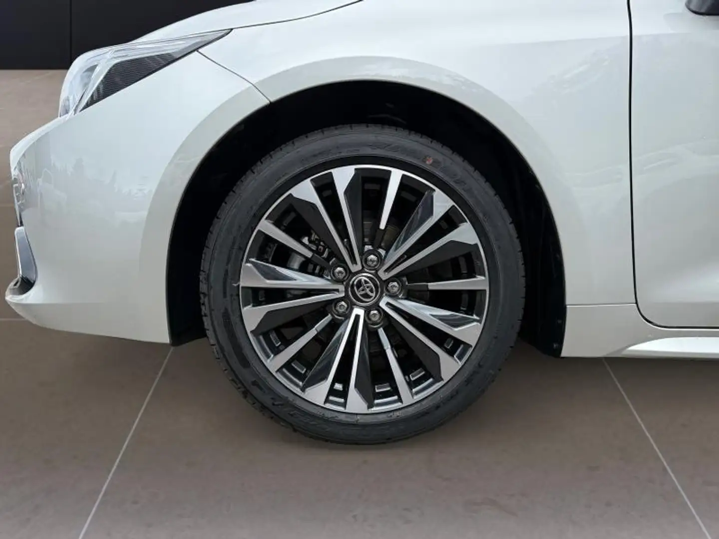 Toyota Corolla Style 1.8hsd Gris - 2