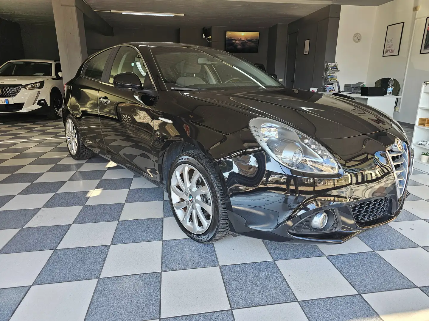 Alfa Romeo Giulietta Giulietta 1.4 t. Distinctive 120cv E6 Nero - 1