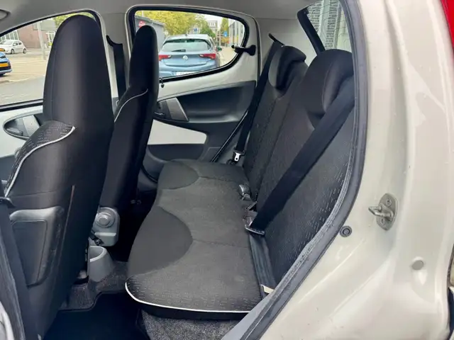 Peugeot 107 view 14