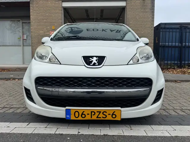Peugeot 107 view 4