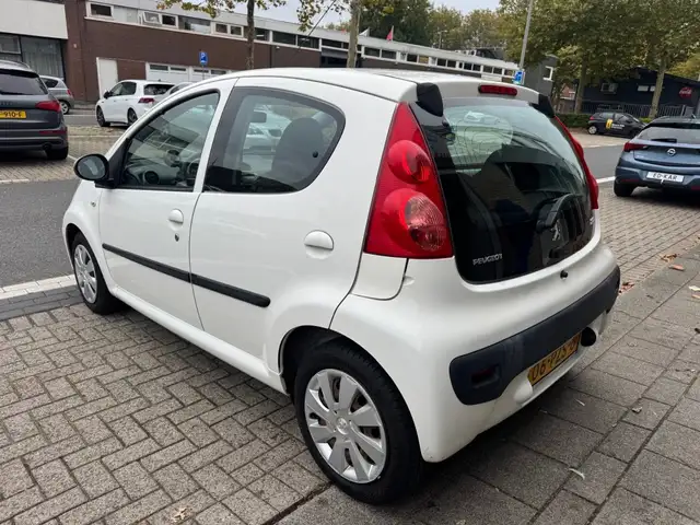 Peugeot 107 view 8