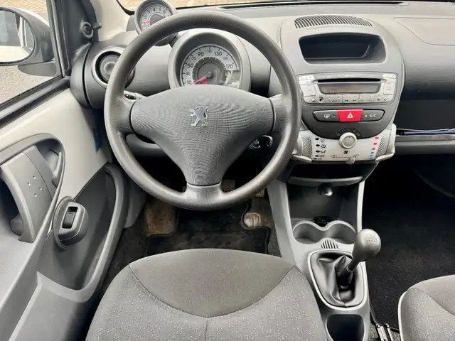 Peugeot 107 view 2