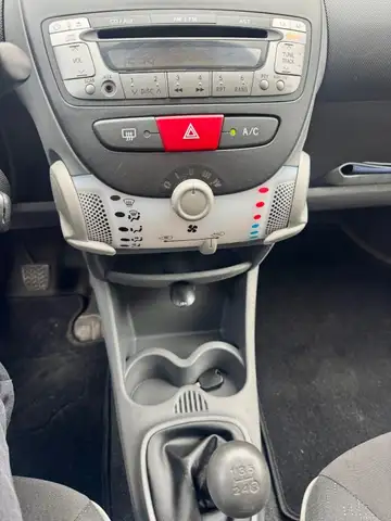 Peugeot 107 view 3