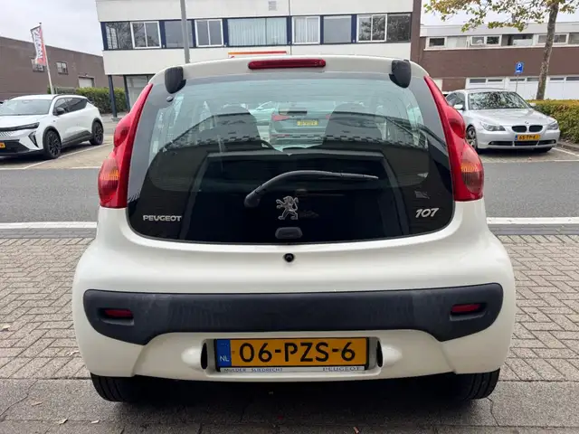 Peugeot 107 view 7