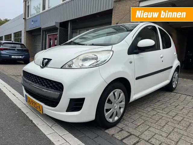 2011 Peugeot 107 in White for sale