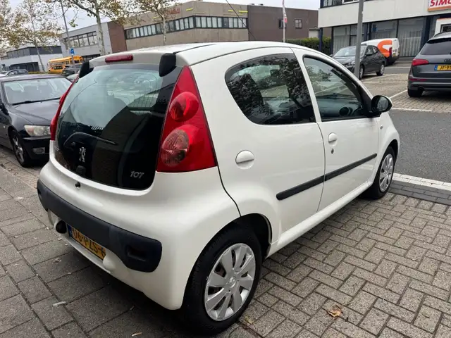 Peugeot 107 view 6