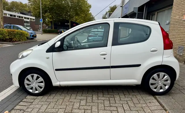 Peugeot 107 view 10