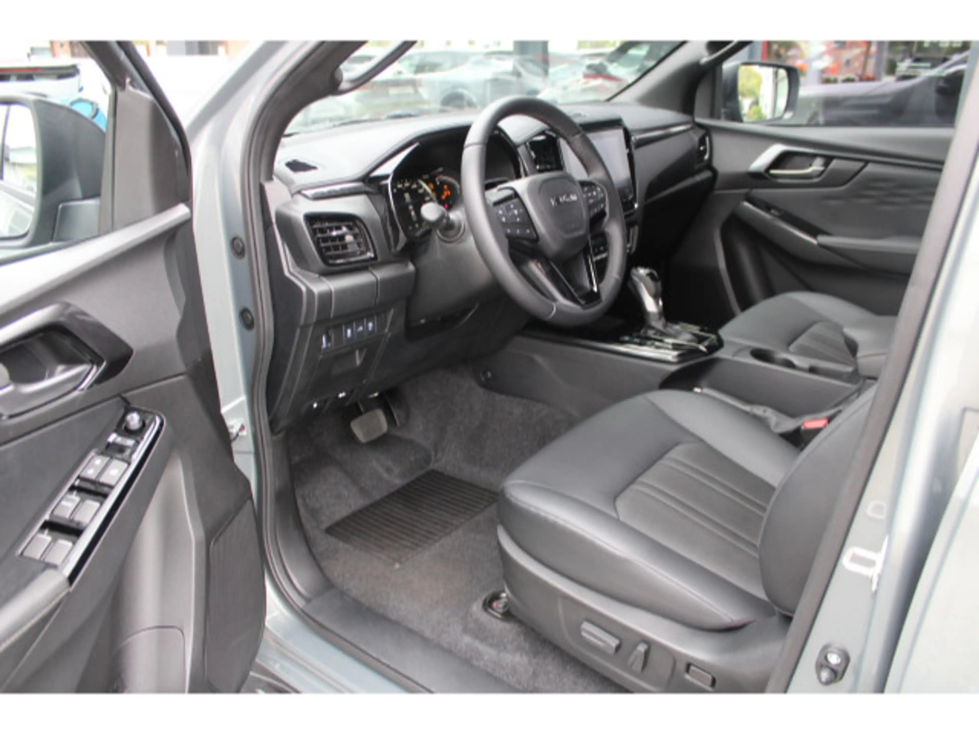 Isuzu D-Max 4x4 Double Cab 2.2 D V-CROSS Automatik — photo 12