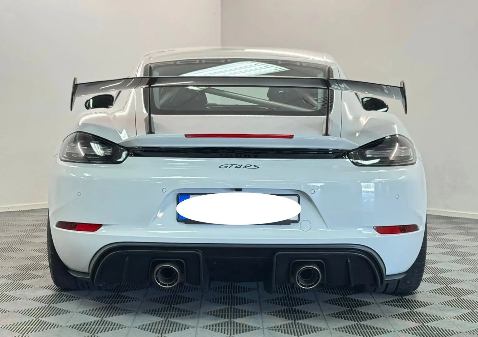 Porsche 718 Cayman GT4 RS Weissach - 2