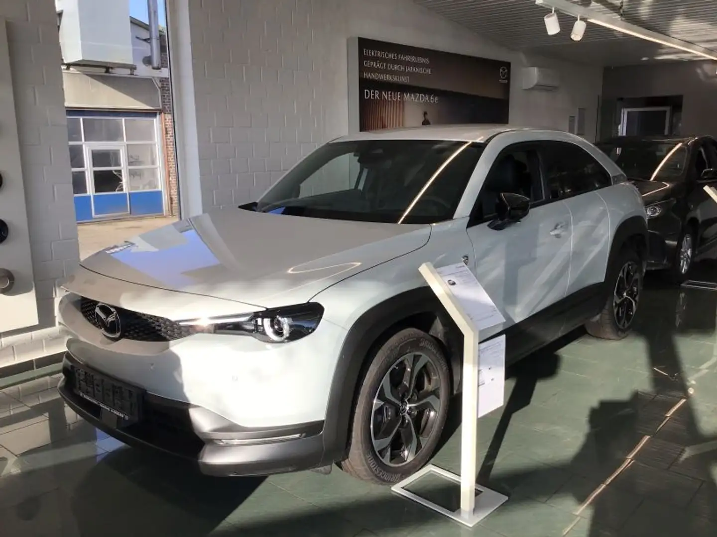 Mazda MX-30 2025 e-SKYACTIV R-EV 170 AT FWD Plug-In-Hybrid Weiß - 1