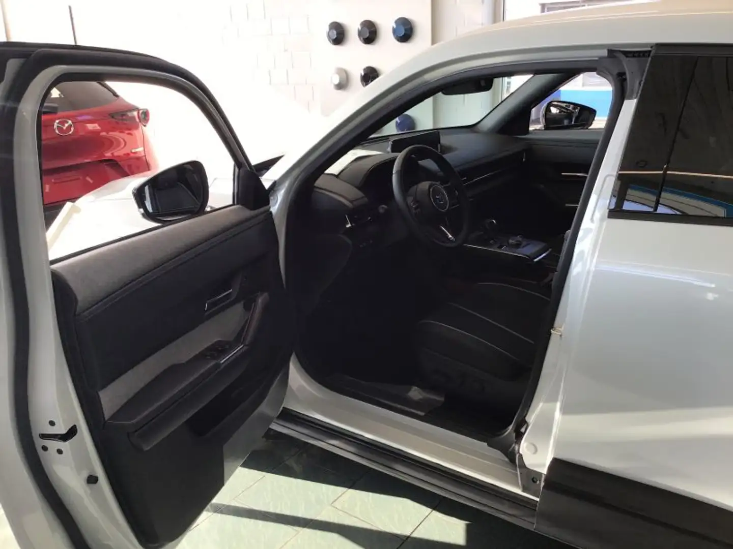 Mazda MX-30 2025 e-SKYACTIV R-EV 170 AT FWD Plug-In-Hybrid Weiß - 2