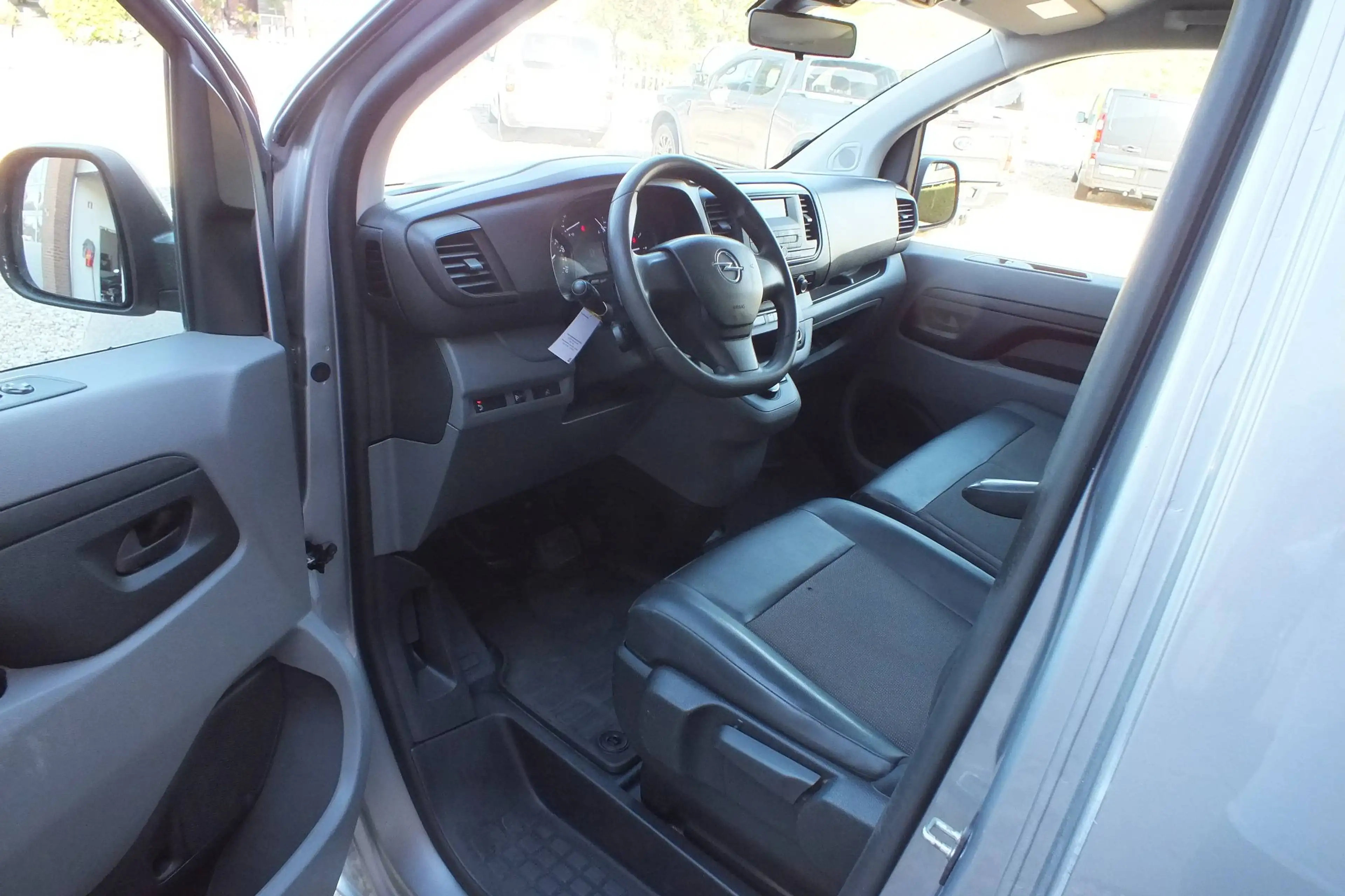 Opel Vivaro 2.0 CDTI L1H1 Edit. Aut. 180PK — photo 2
