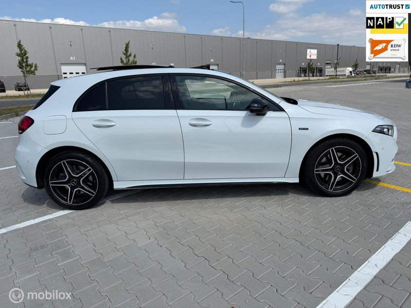 Mercedes-Benz A 250 e AMG Limited|PANO|CARPLAY|AUTOM| — photo 6