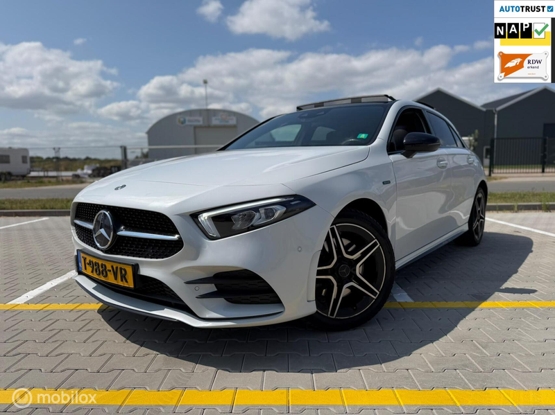 Mercedes-Benz A 250 e AMG Limited|PANO|CARPLAY|AUTOM|