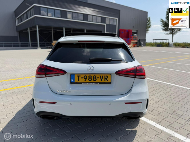 Mercedes-Benz A 250 e AMG Limited|PANO|CARPLAY|AUTOM| — photo 4