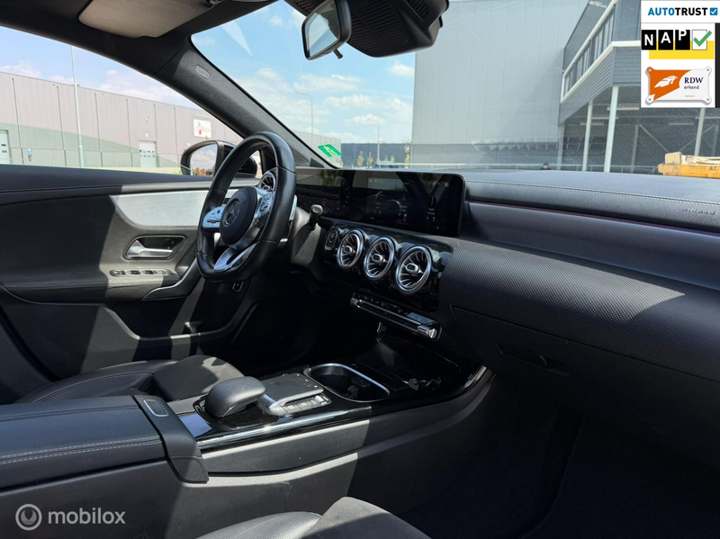 Mercedes-Benz A 250 e AMG Limited|PANO|CARPLAY|AUTOM| — photo 11