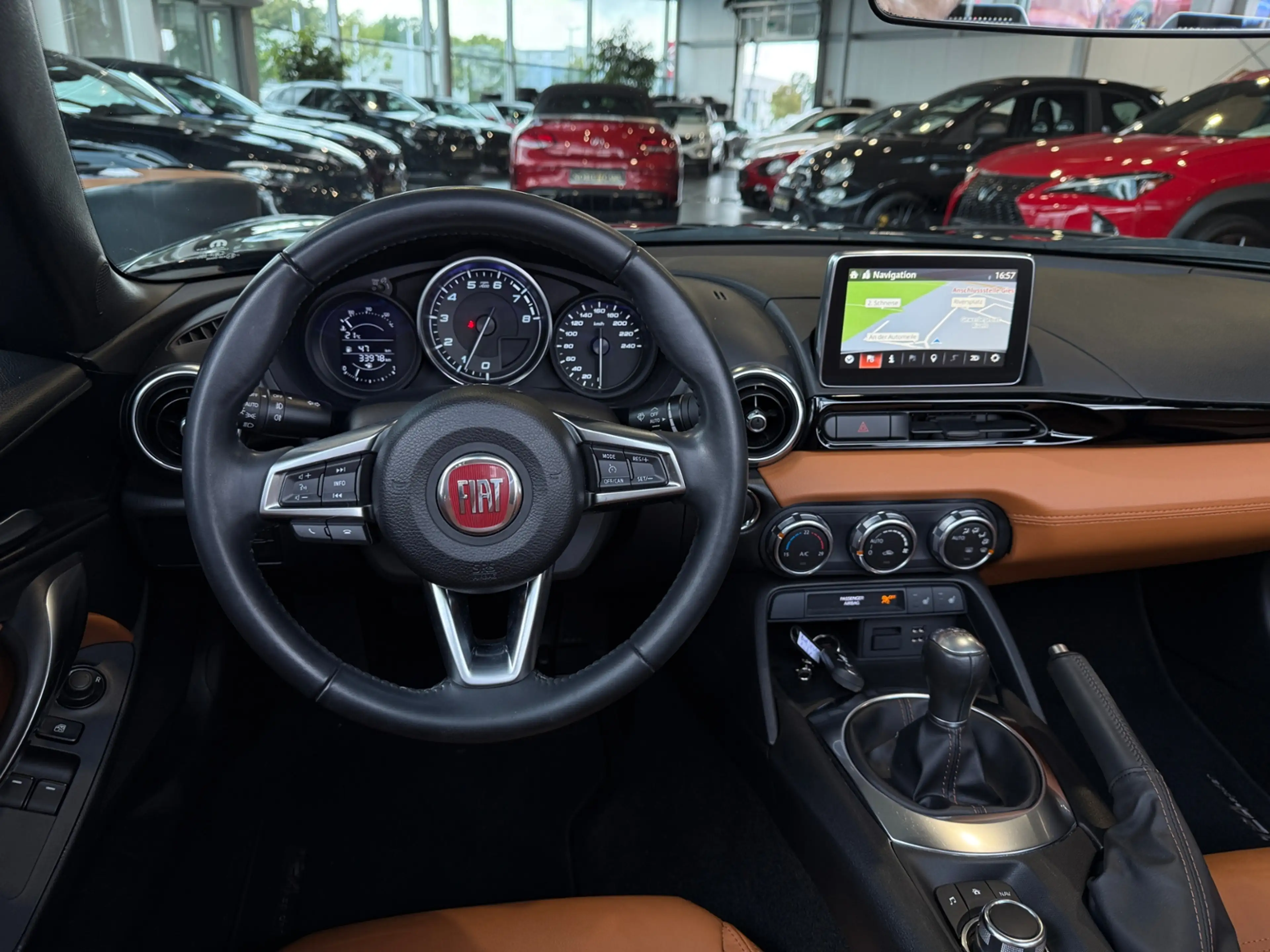 Fiat 124 Spider Lusso LED NAVI ALU — photo 10