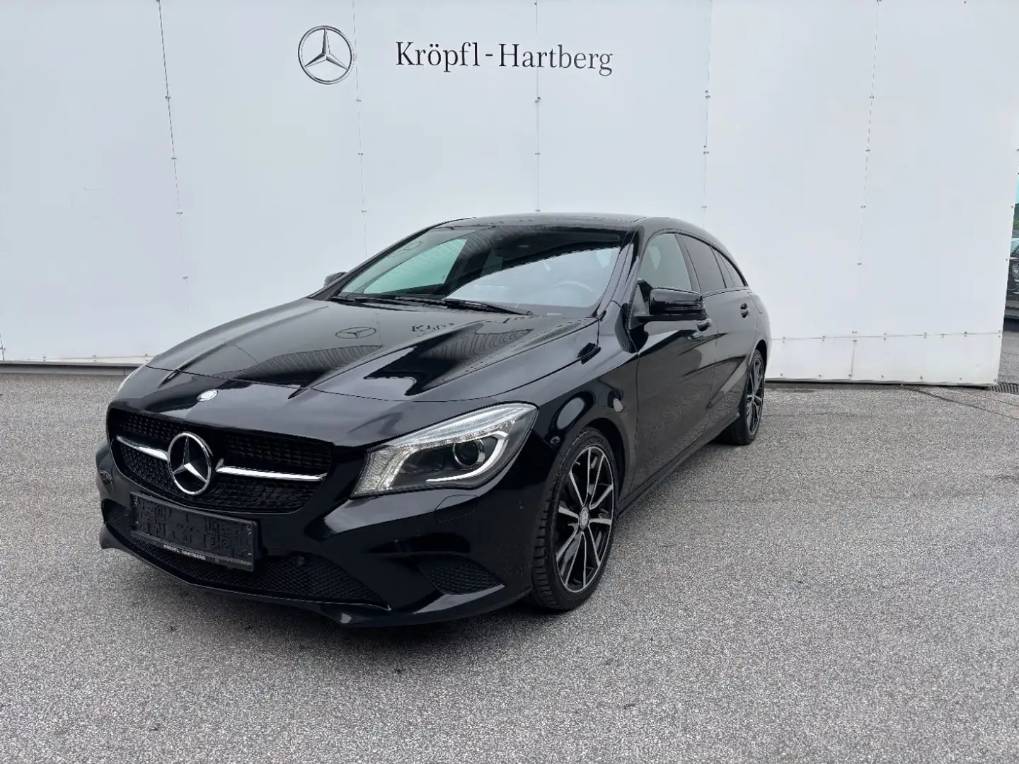 Mercedes-Benz CLA 200 d Shooting Brake Austria Edition Urban Schwarz - 2