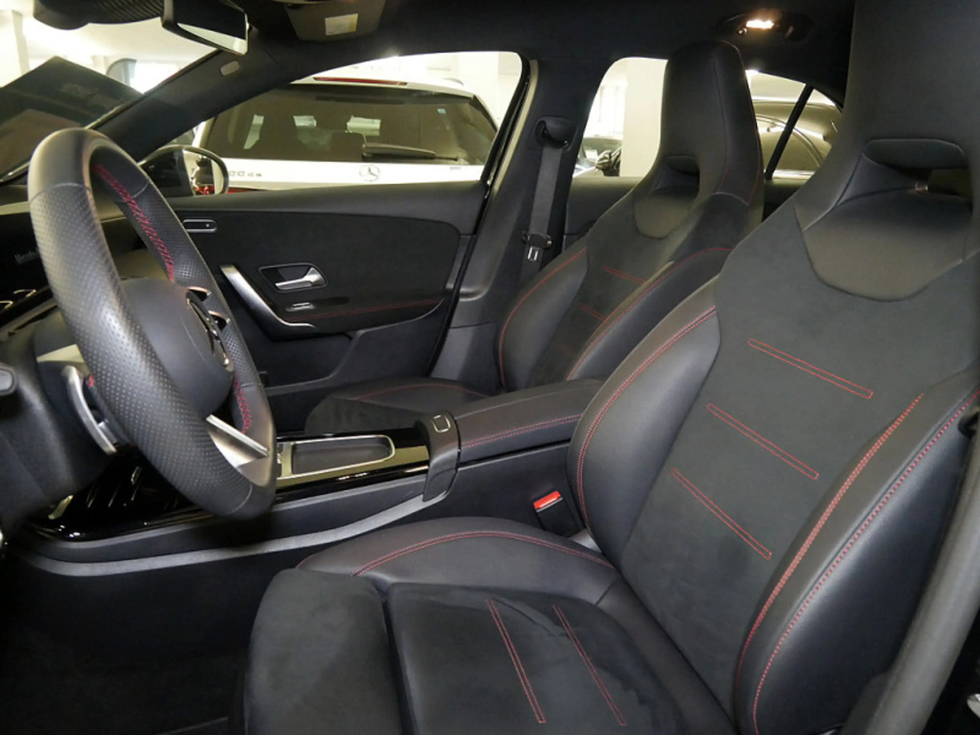 Mercedes-Benz A 200 // AMG DISTR KAMERA SPUR PDC SHZ — photo 15