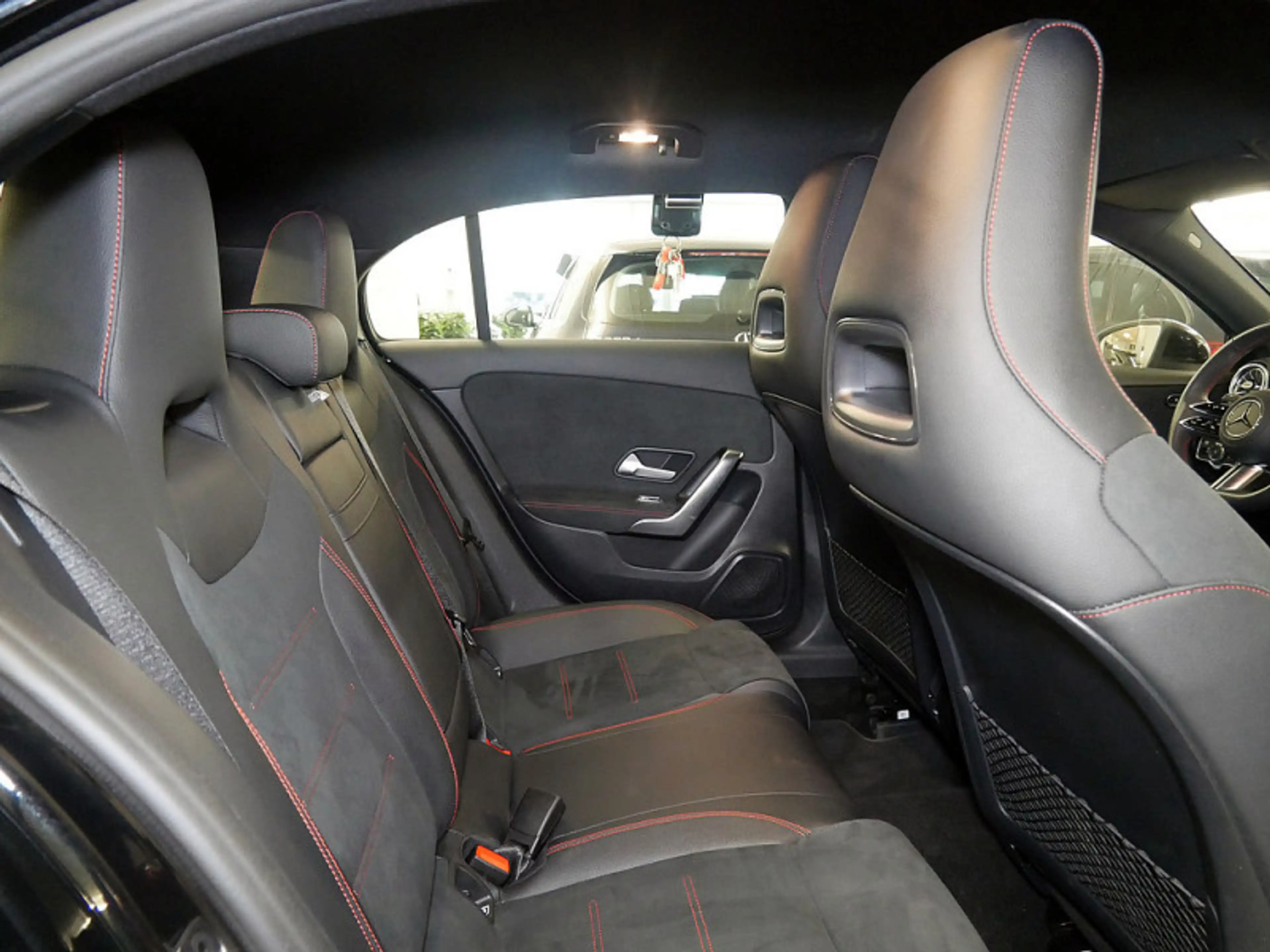 Mercedes-Benz A 200 // AMG DISTR KAMERA SPUR PDC SHZ — photo 10