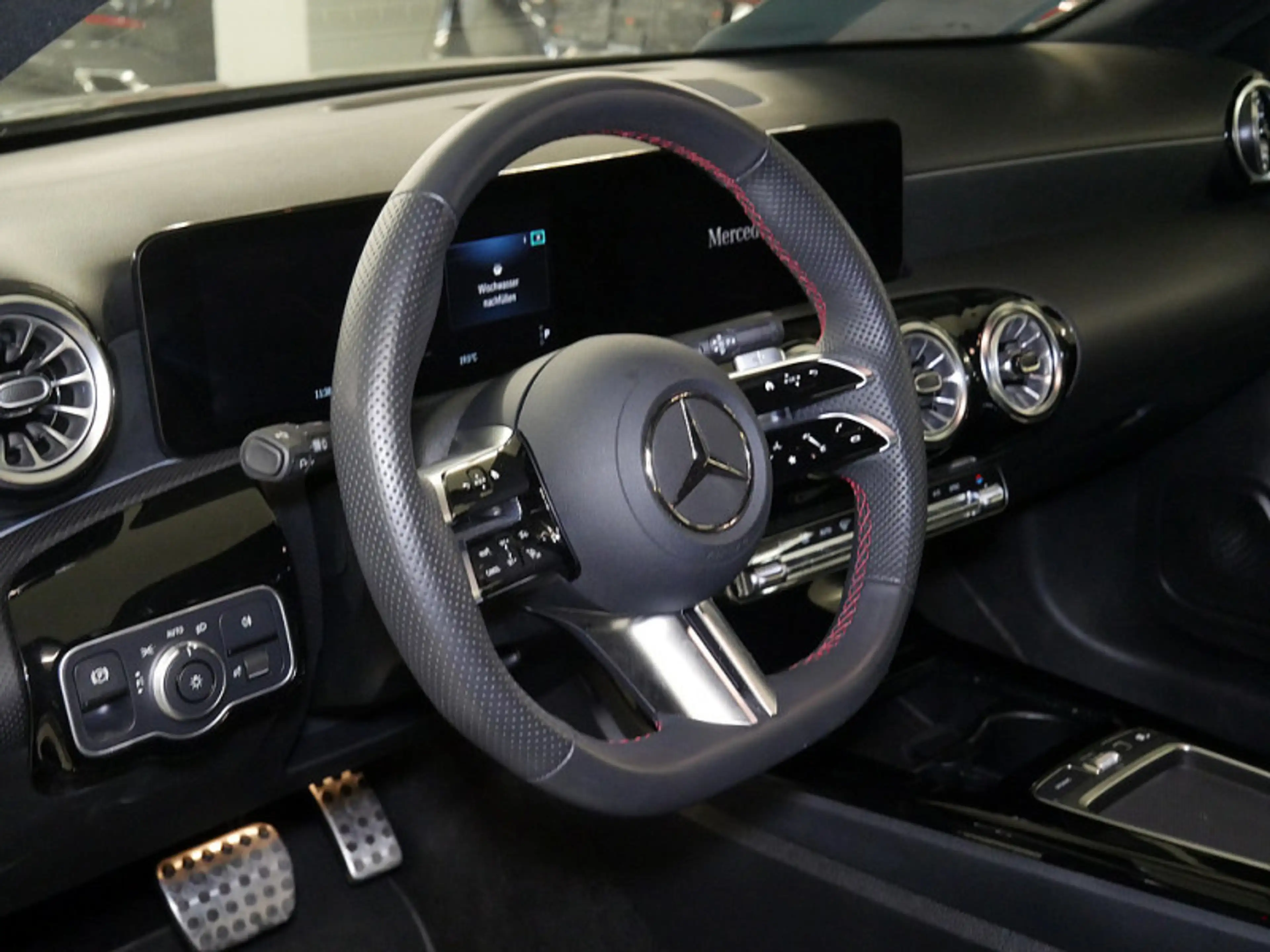 Mercedes-Benz A 200 // AMG DISTR KAMERA SPUR PDC SHZ — photo 13