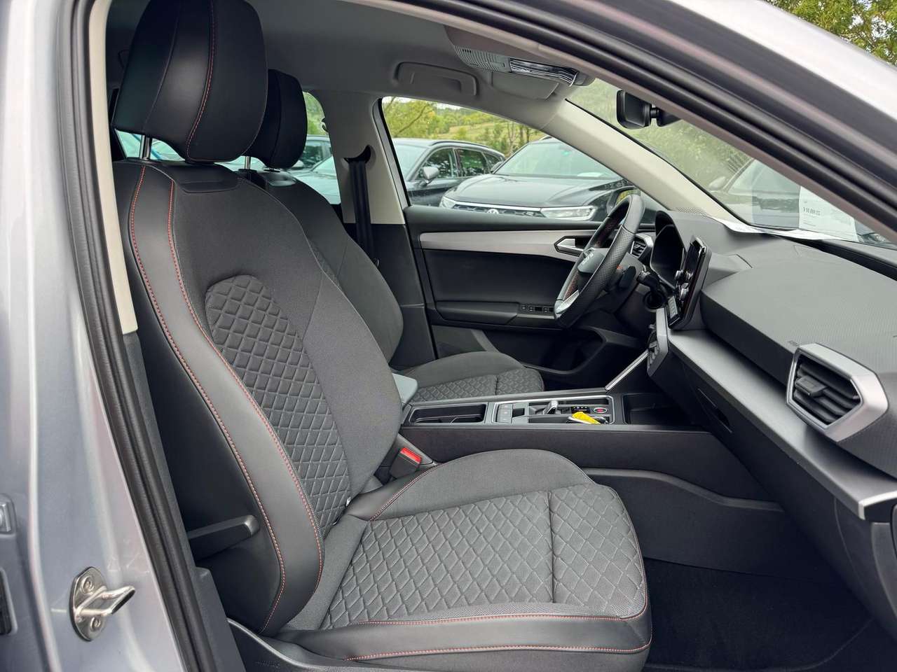 Seat Leon 2024 — 1.5 eTSI *DSG*FR*PDCHI+VO*TEMPOMAT*DAB*VOLL