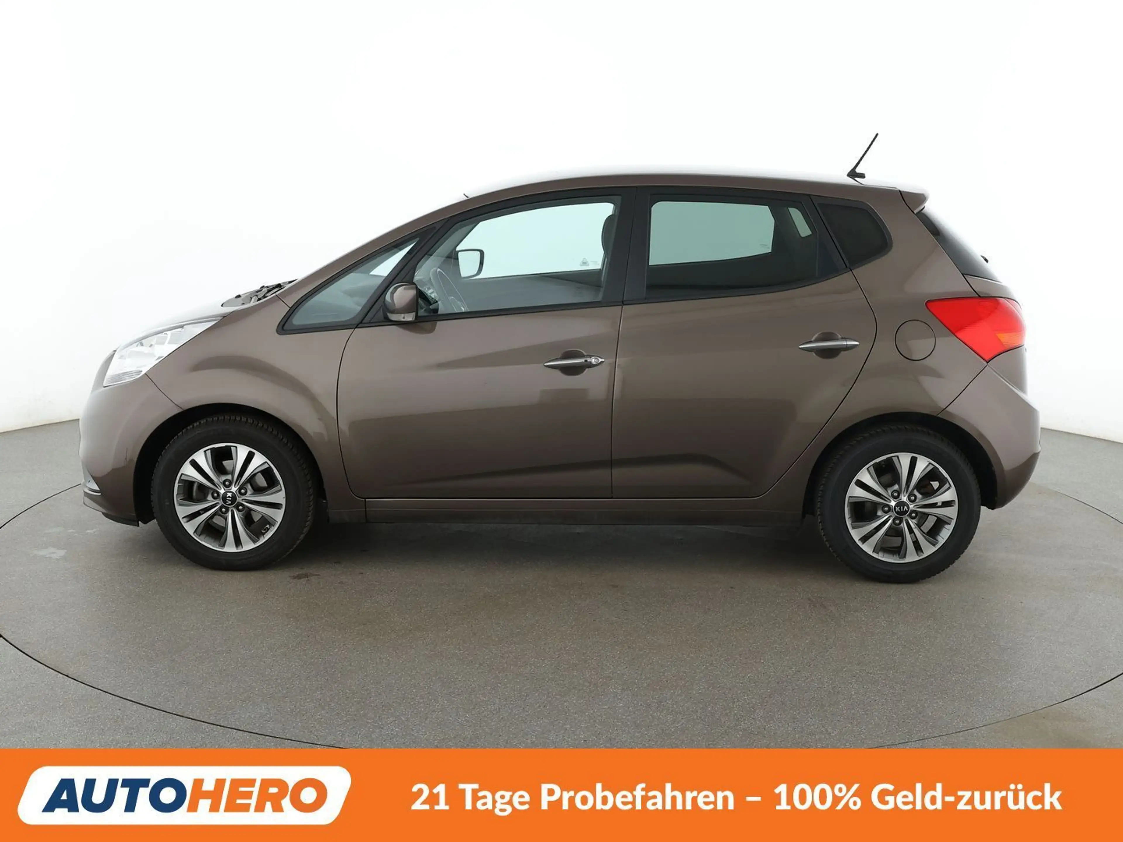 Kia Venga 1.6 Dream Team Aut*PDC*SHZ*KLIMA*GARANTIE* — photo 3
