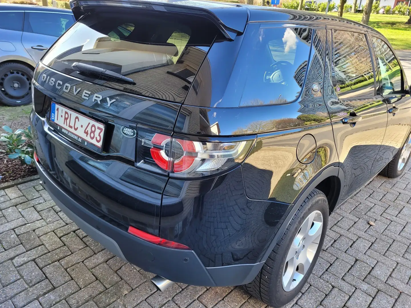 Land Rover Discovery Sport TD4 Pure Zwart - 2