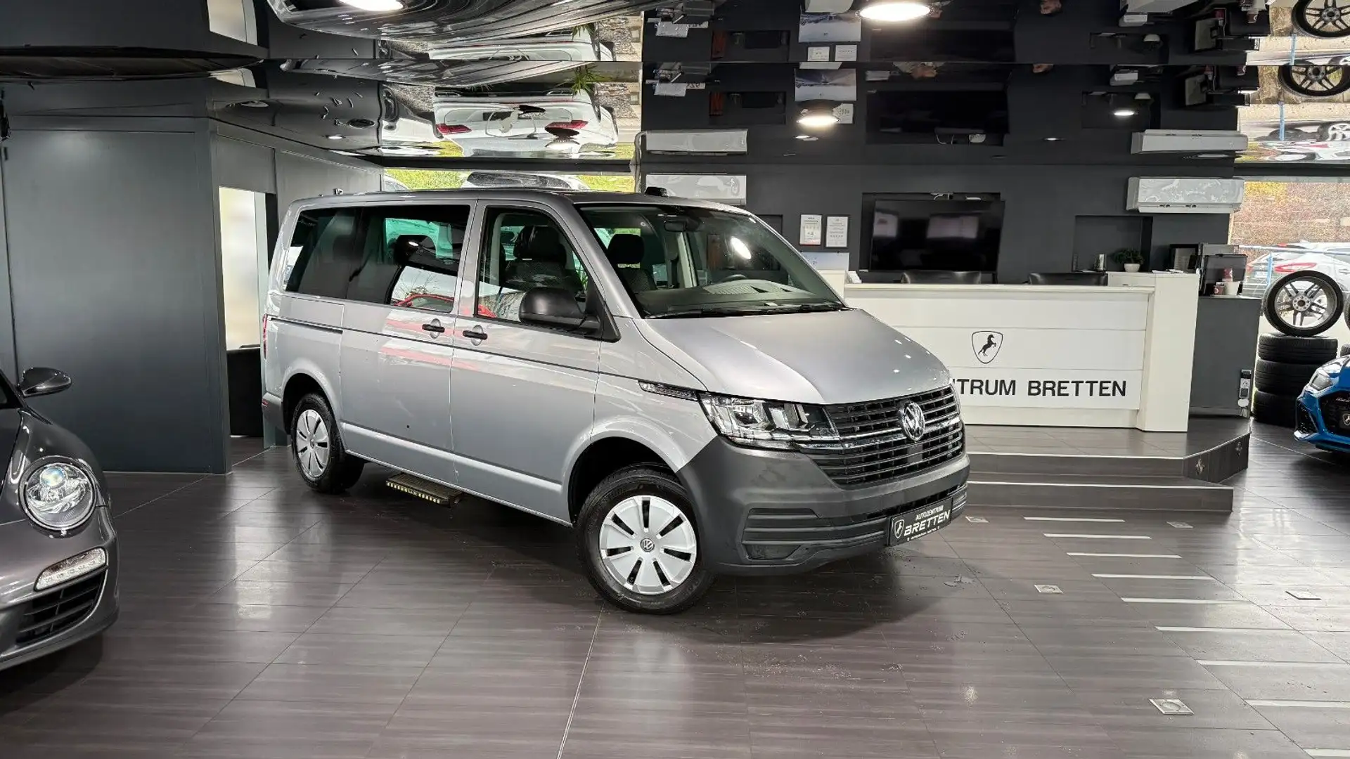 Volkswagen T6 Caravelle T6.1 2.0 TDI Transporter*Caravelle*PDC*AHK*8-Si Silber - 2