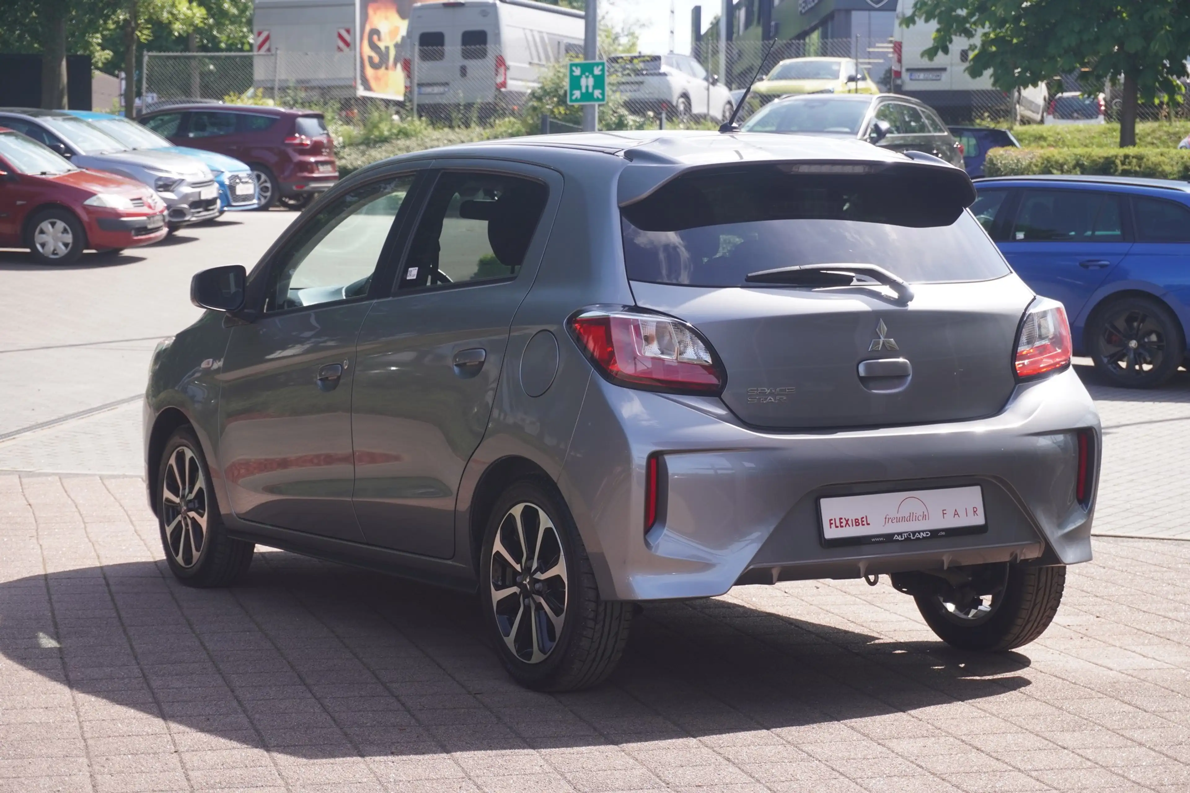 Mitsubishi Space Star 1.2 Spirit+ Navi Sitzheizung Tempomat D — photo 3
