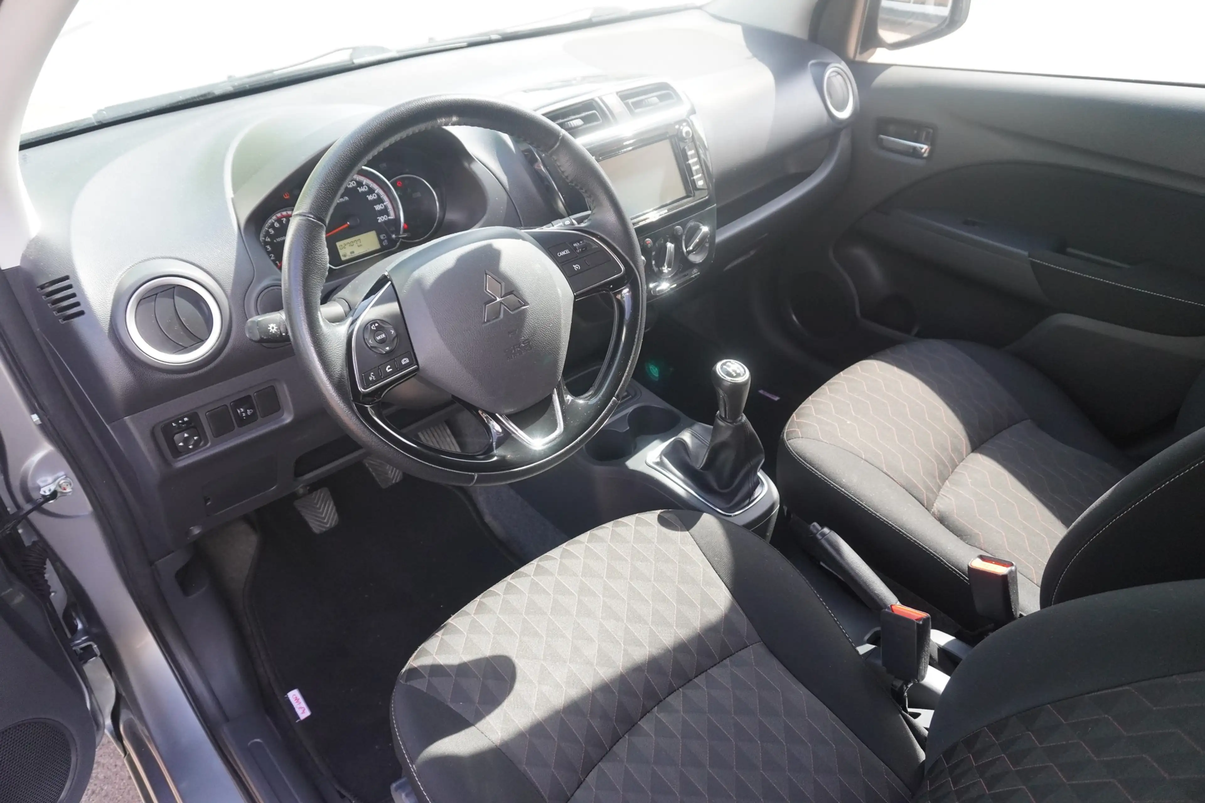 Mitsubishi Space Star 1.2 Spirit+ Navi Sitzheizung Tempomat D — photo 7