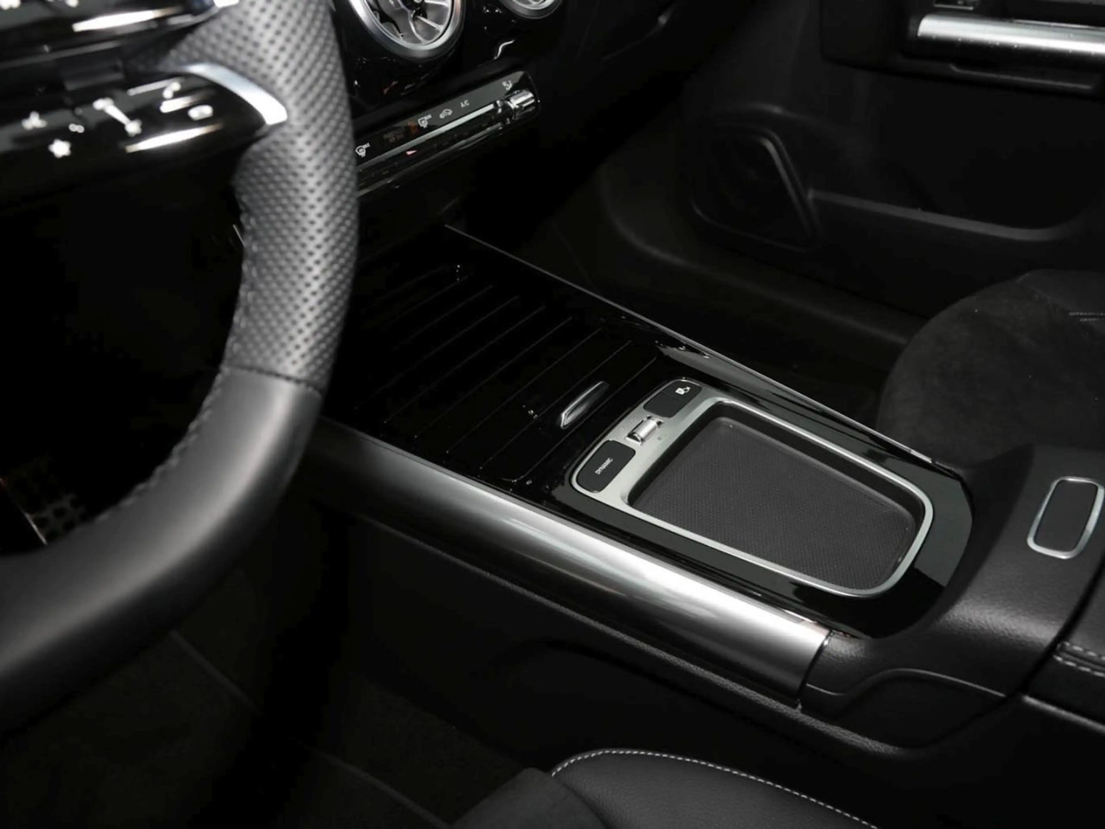 Mercedes-Benz GLA 220 d 4MATIC AMG Night Panorama Kamera AHK — photo 15
