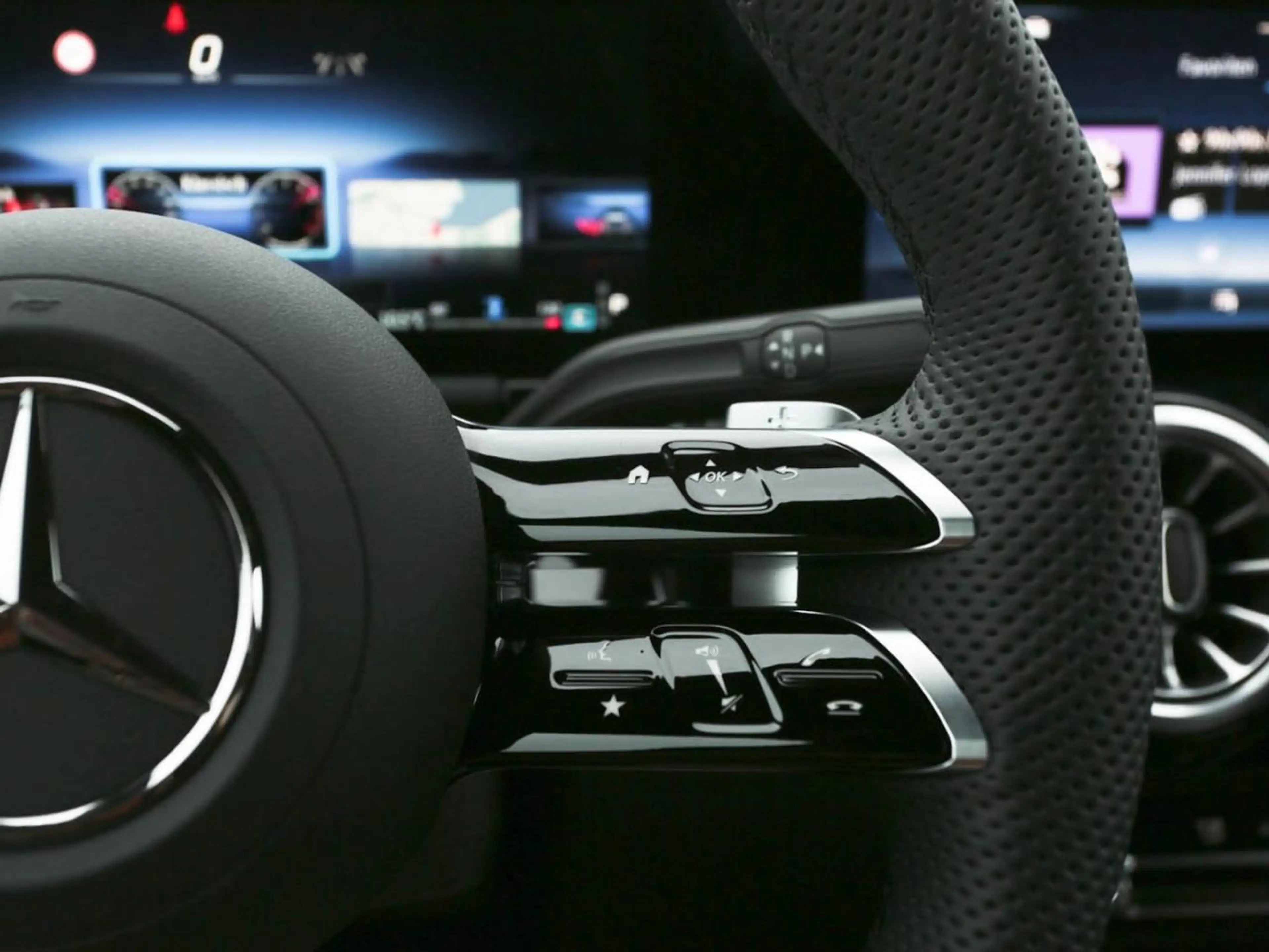 Mercedes-Benz GLA 220 d 4MATIC AMG Night Panorama Kamera AHK — photo 10