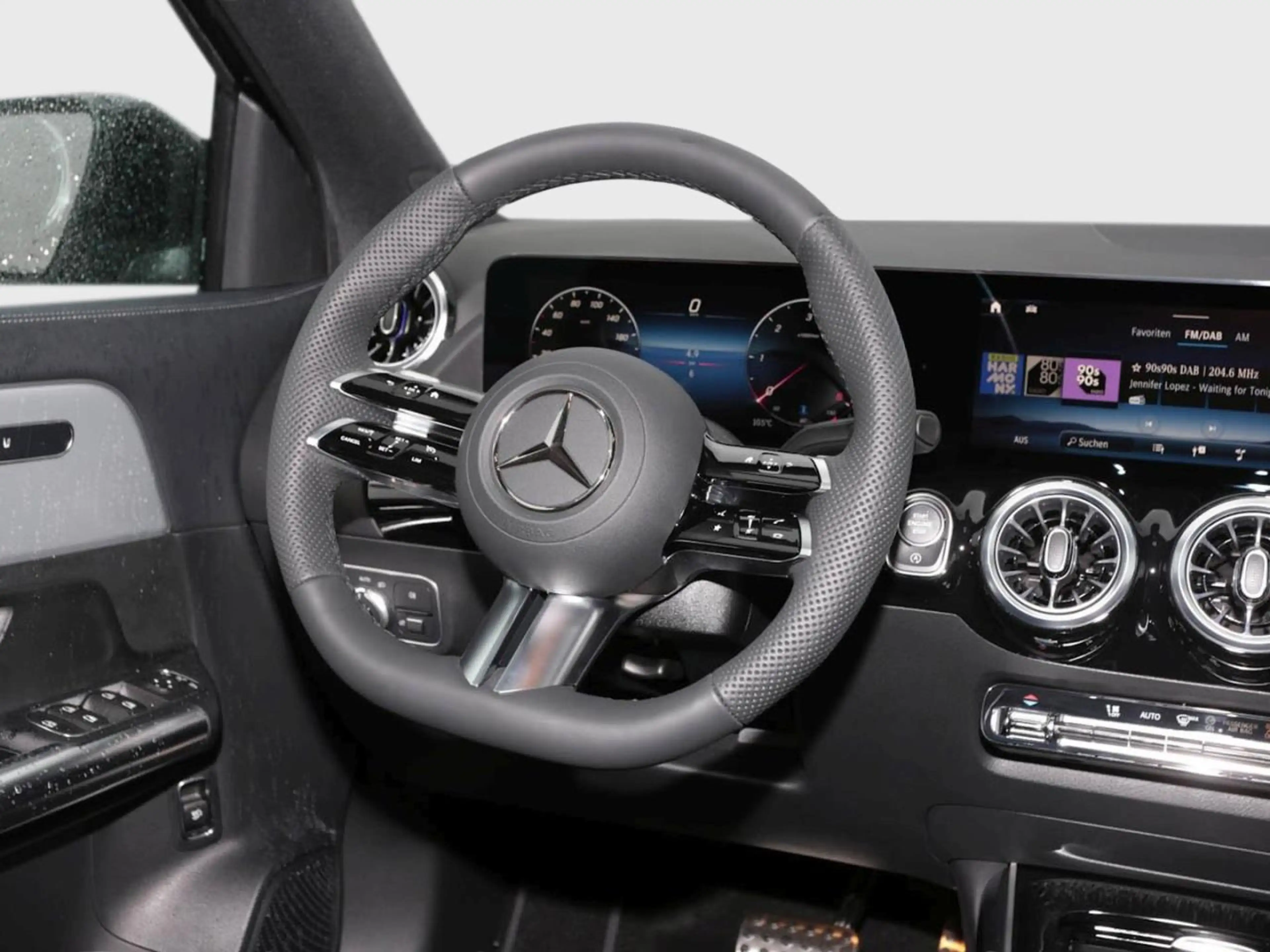 Mercedes-Benz GLA 220 d 4MATIC AMG Night Panorama Kamera AHK — photo 8