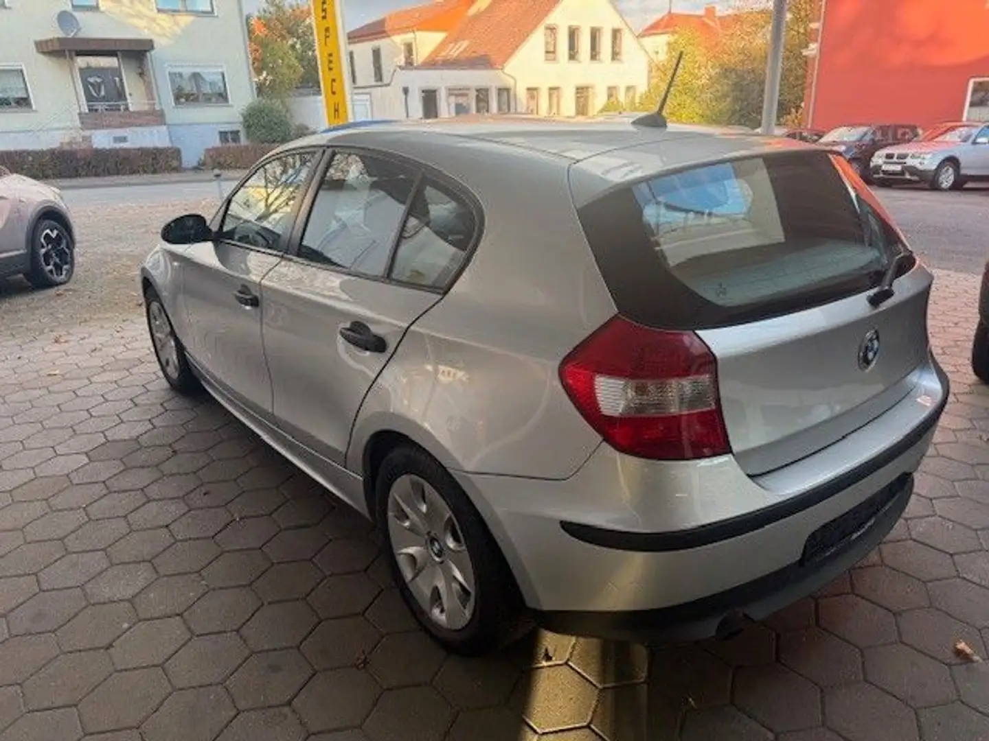 BMW 116 Baureihe 1 Lim. 116i Silber - 2