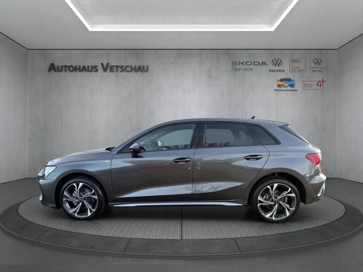 Audi A3 Sportback 1.5 TFSI S-tronic S line Navi LED Gris - 2