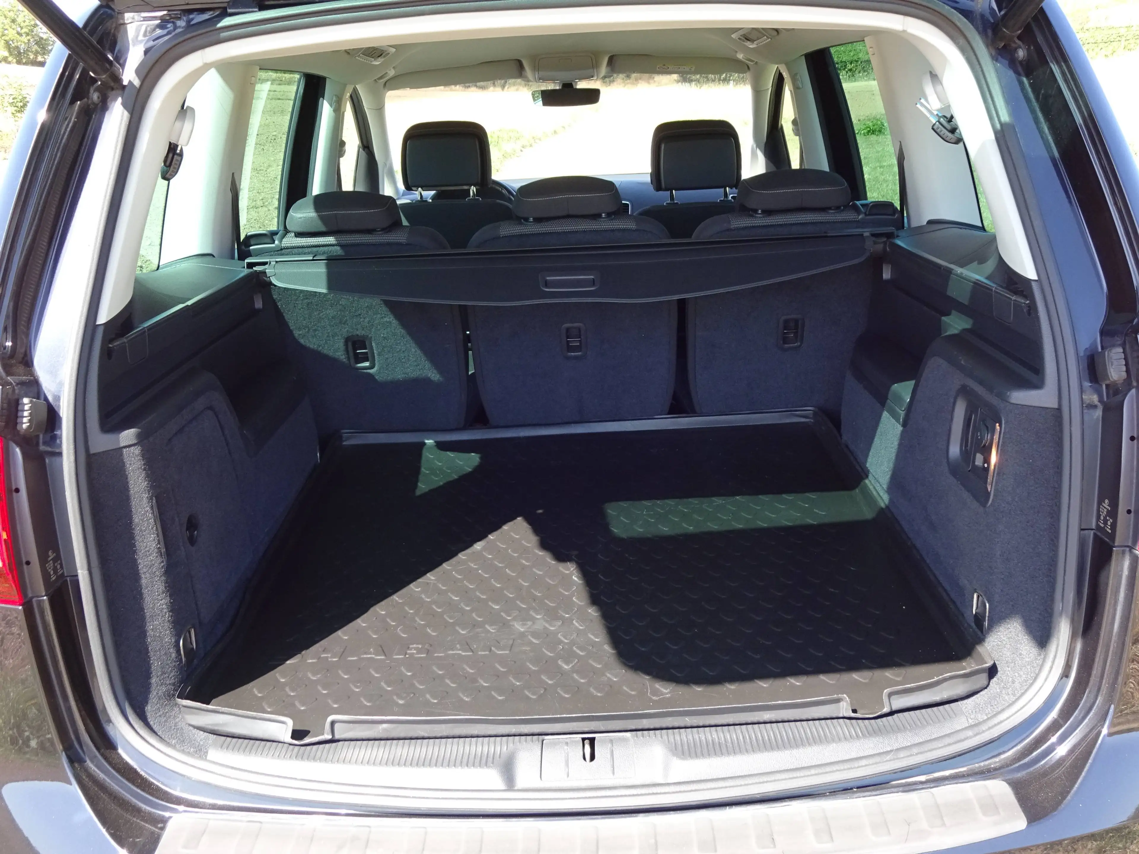 Volkswagen Sharan Comfortline 4Motion Aut.+Navi+Winterpaket+Bi Xenon+ACC+Front Assist+ el. Schiebetüren + — photo 8