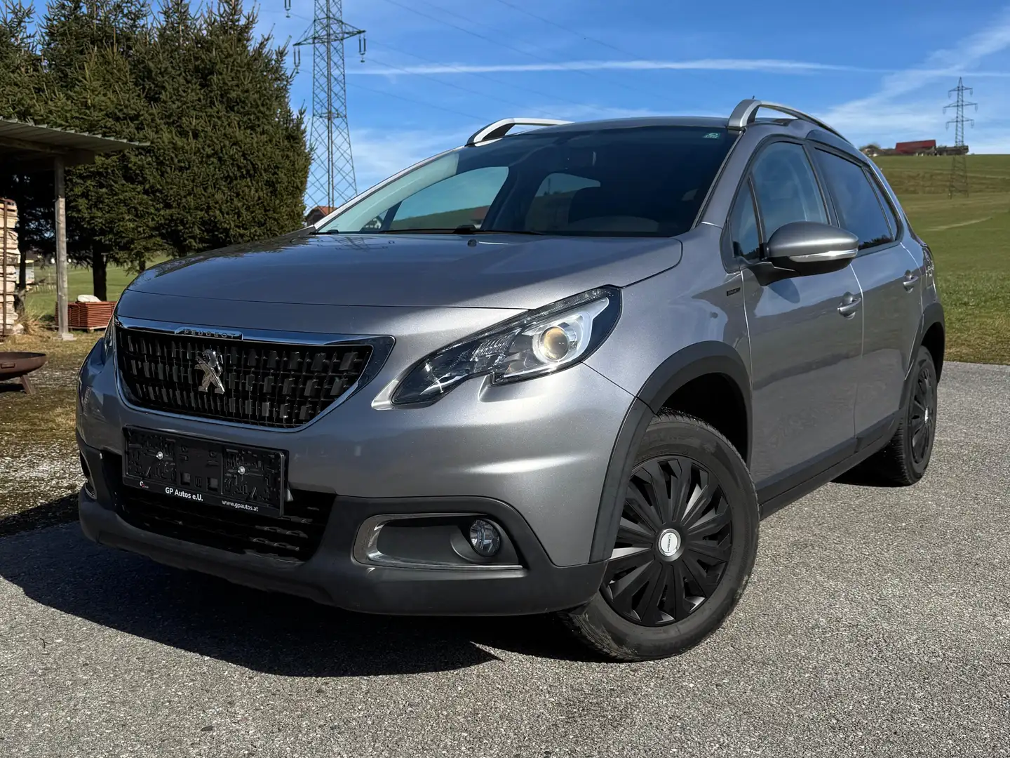 Peugeot 2008 1,2 - Top-Ausstattung, Pickerl ohne Mängel. Grau - 1