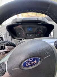 * Aire acondicionado o climatizador. * Bluetooth.