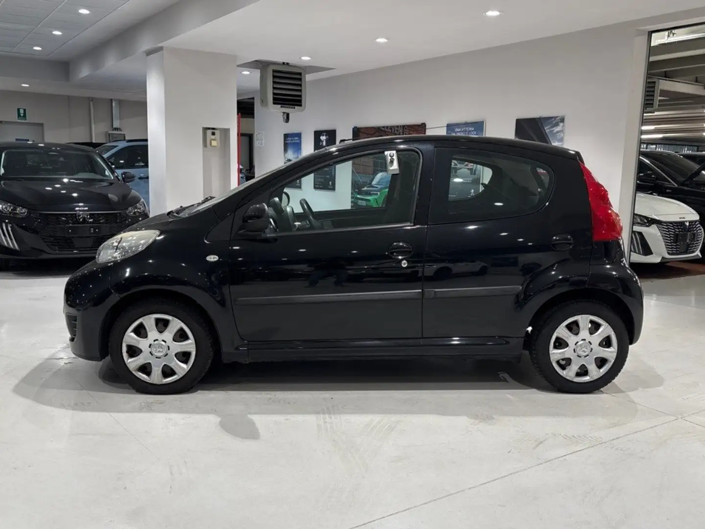 Peugeot 107 Plaisir 1.0 12V Noir - 2