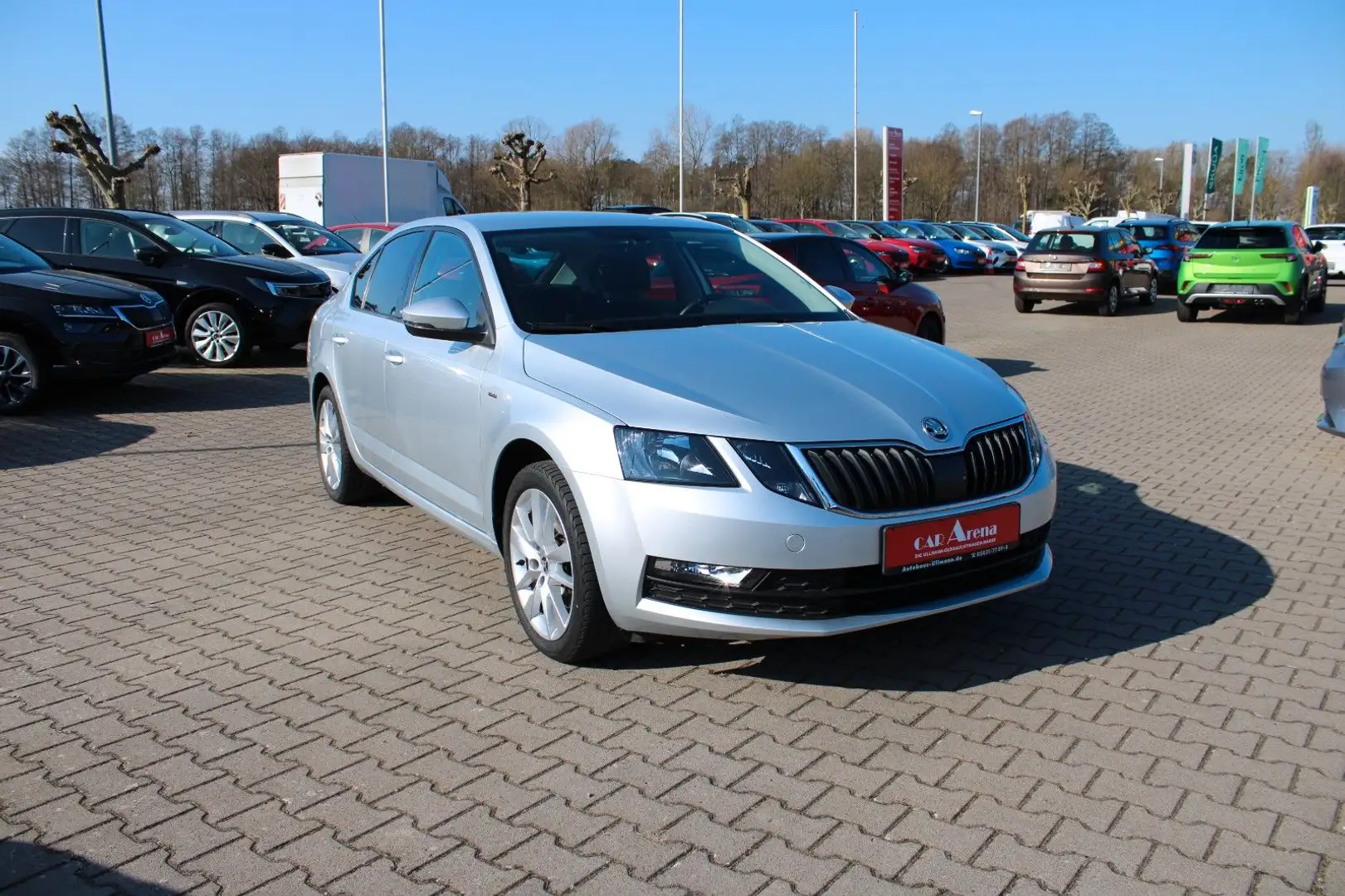Skoda Octavia 1.5 TSI Clever*1.Hand*AHK*Klima*SHZ* Silber - 1