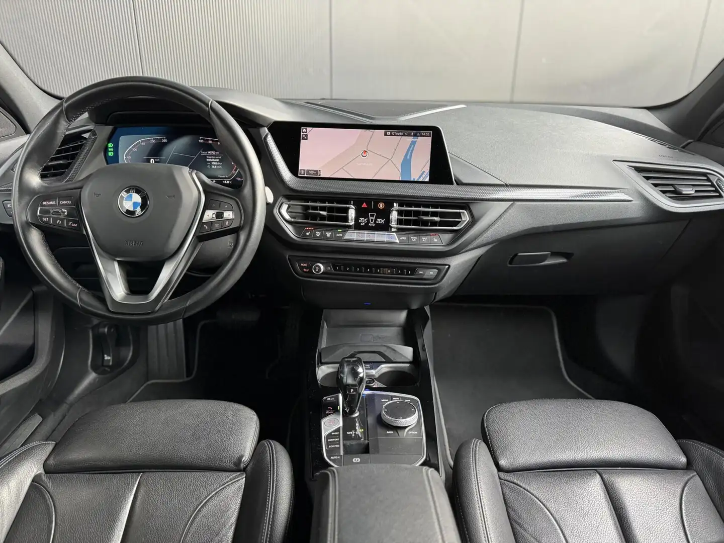 BMW 118 1-serie 118i M Sport High Executive Wit - 2