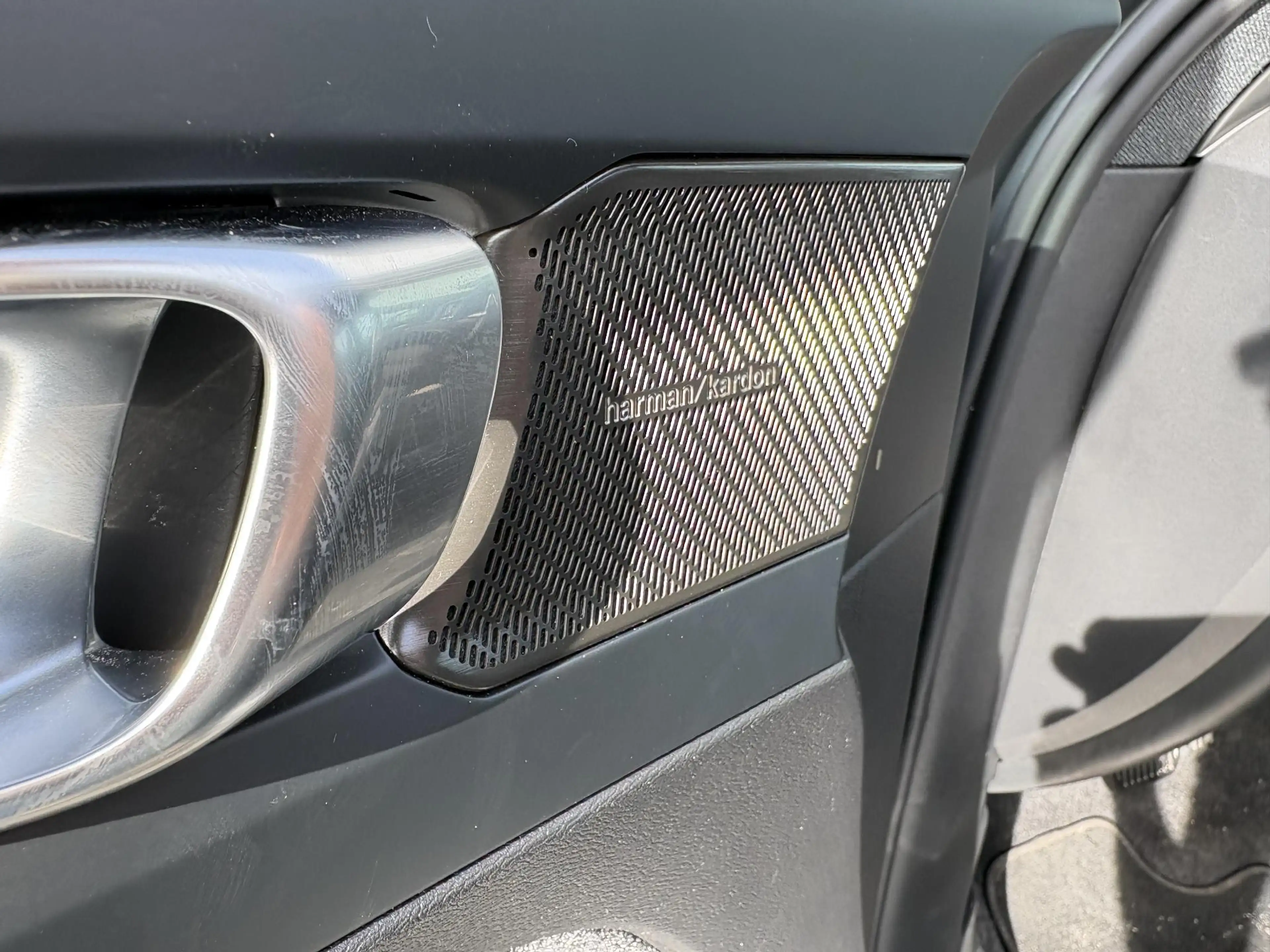 Volvo EX40 Single Motor Extended Range Plus 82 kWh — photo 7
