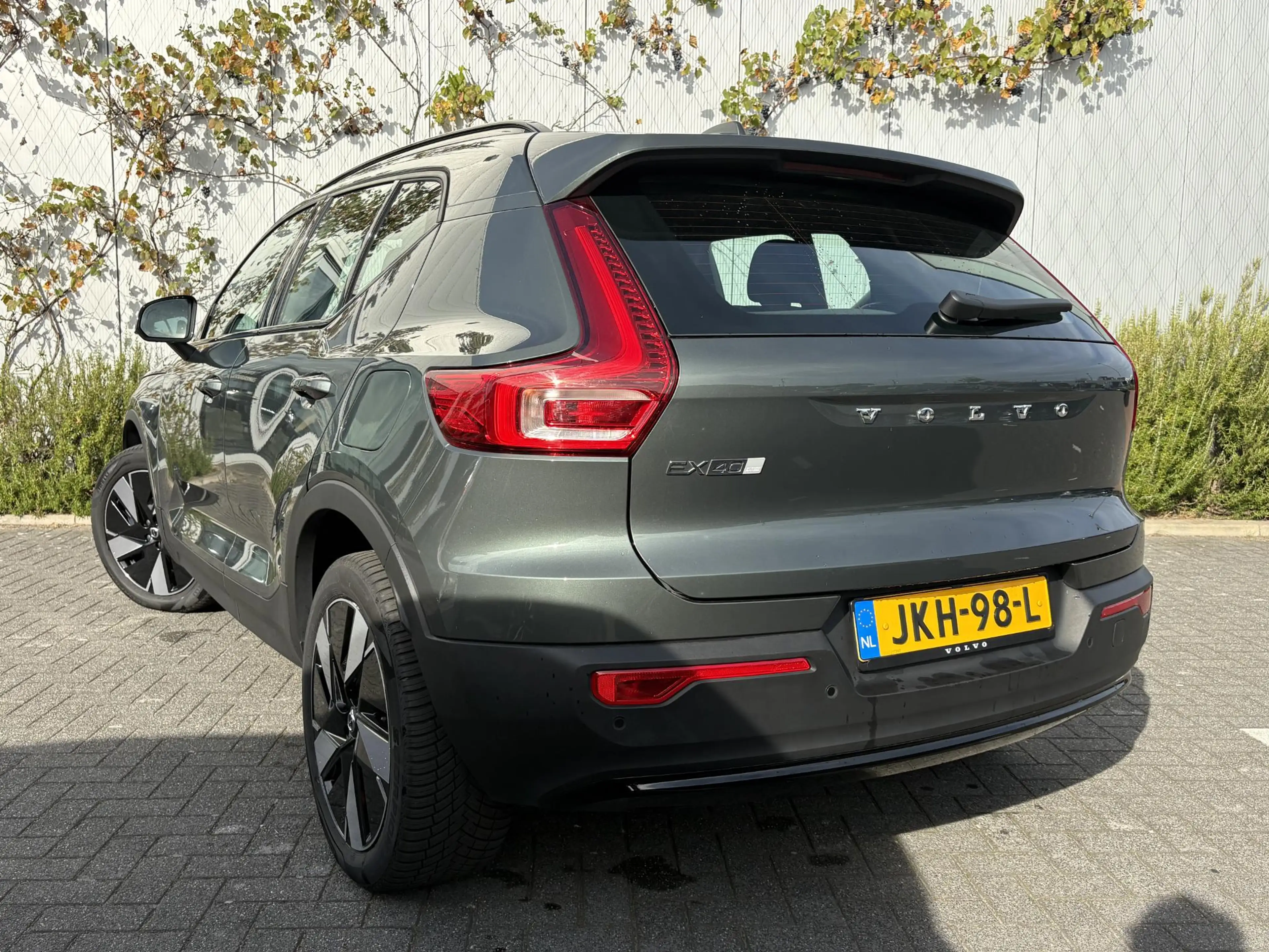 Volvo EX40 Single Motor Extended Range Plus 82 kWh — photo 3